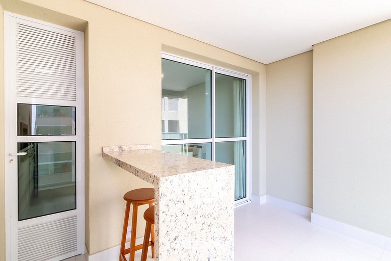 Apto vista mar c/ churrasq. 50m da Praia SHC0606