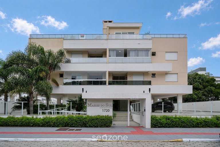 Apto. c/ Jacuzzi en Condo. c/ Piscina CMN0304