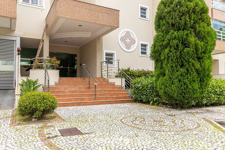 Apto com churrasq ótima localização Jurerê CCB103