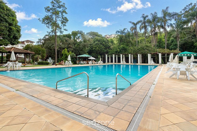 Studio em Cond. c/ Piscina no Centro QUI0605