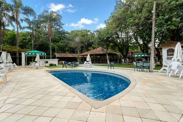 Studio em Cond. c/ Piscina no Centro QUI0605