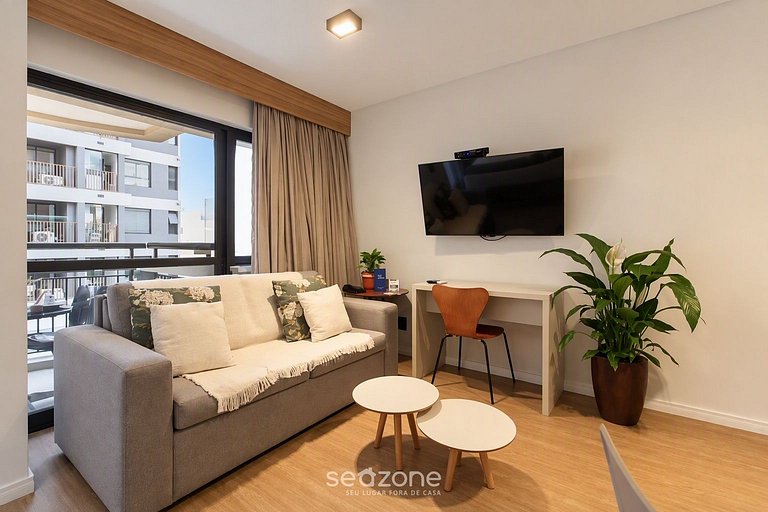Studio c/ Varanda em Cond. c/ Piscina CLT0303