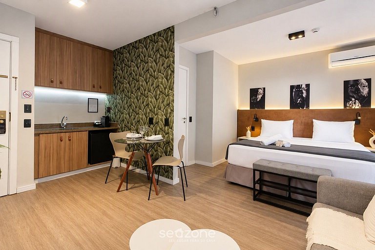 Studio c/ Varanda em Cond. c/ Piscina CLT0303