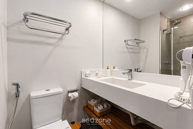 Studio c/ Varanda em Cond. c/ Piscina CLT0303