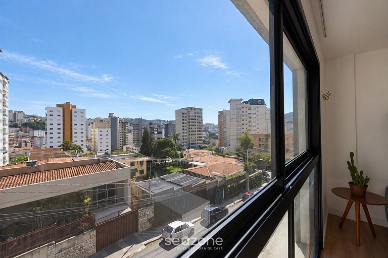 Studio em Cond. c/ Piscina e Vista Cid. PGO0316