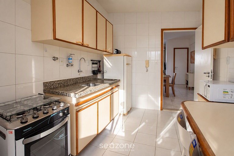 Apto. c/ vista p/ Praia em Cond. LCH1202