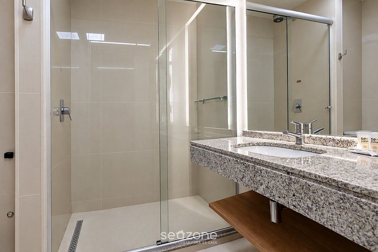 Studio em Cond. c/ Vista p/ Cidade BLS1356