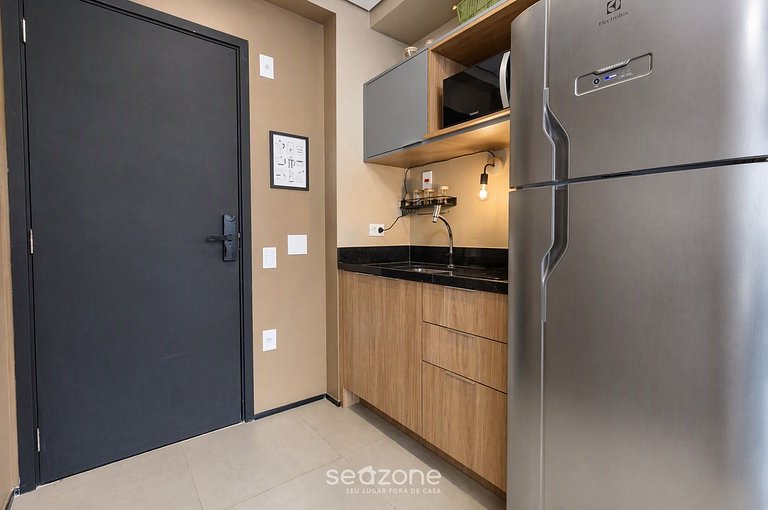 Studio em Cond. c/ Piscina e Vista Cid. COB0708