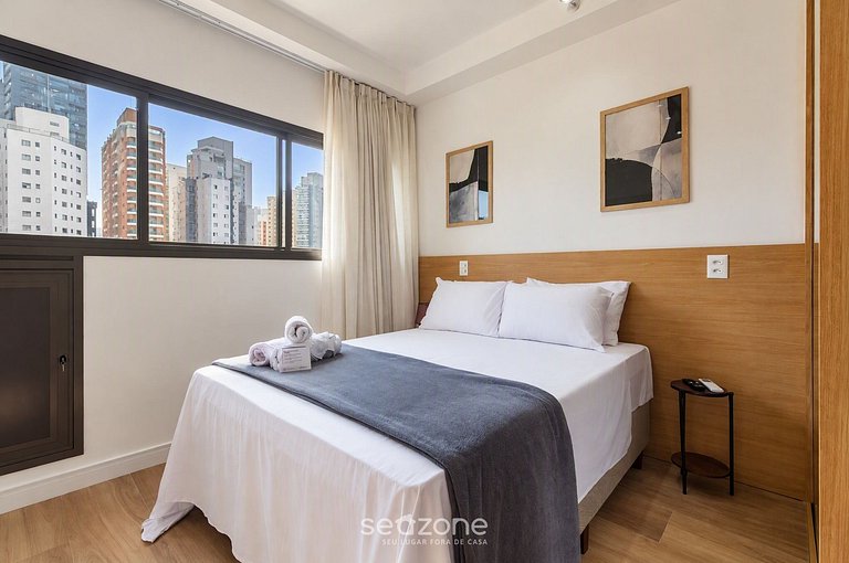 Studio em Cond. c/ Vista p/ Cid. HMR0613