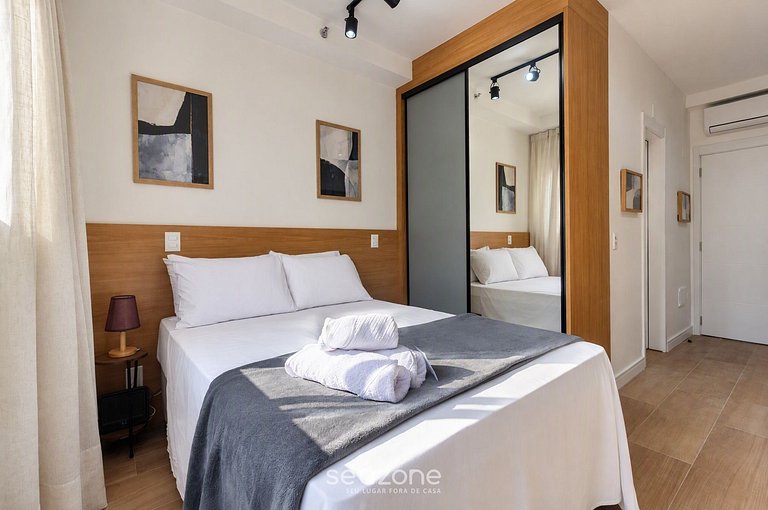 Studio em Cond. c/ Vista p/ Cid. HMR0613