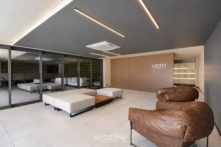 Studio em Cond. c/ Piscina e Garagem VHE0510