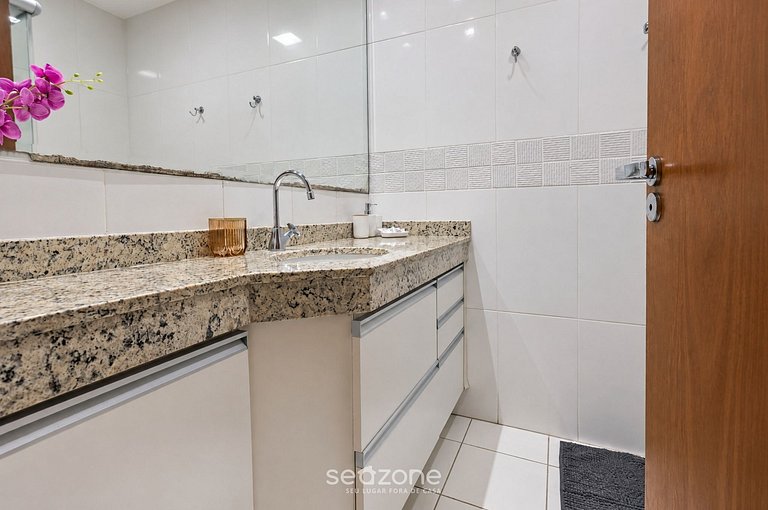 Studio em Cond. c/ Piscina e Vista Cid. BLI1403