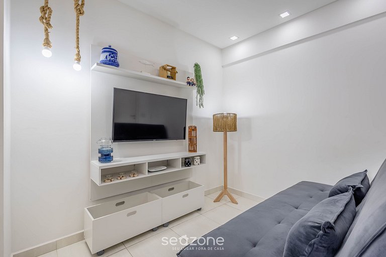 Apto em Cond. c/ Churrasqueira a 750m da EVP0504