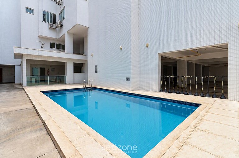 Apto. c/ Varanda em Cond. c/ Piscina RBM0305