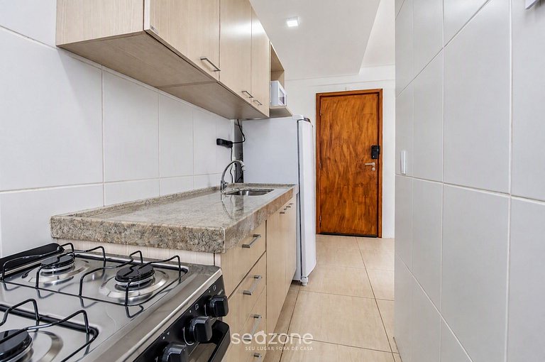 Studio em Cond. c/ Piscina e Garagem GOL0205