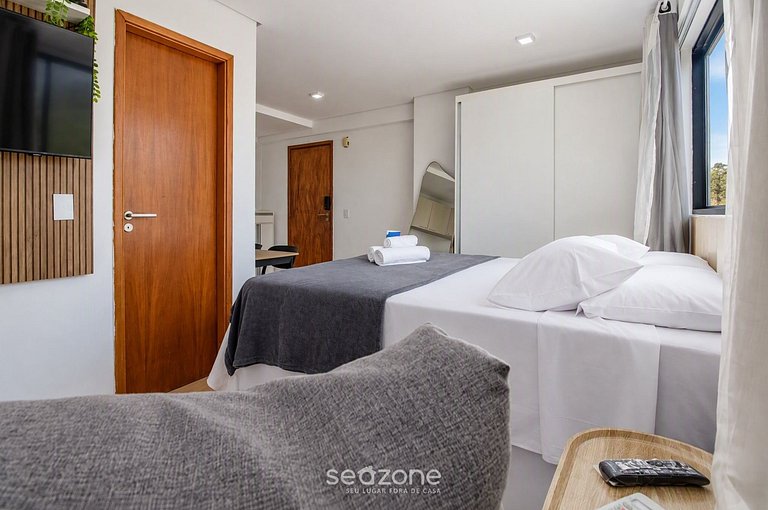 Studio em Cond. c/ Piscina e Garagem GOL0205