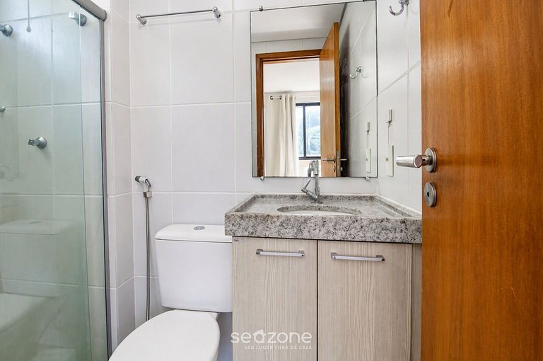 Studio em Cond. c/ Piscina e Garagem GOL0205