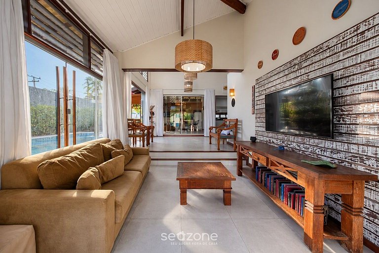 Casa em Cond. c/ Piscina Privativa AJE0002