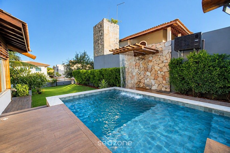 Casa em Cond. c/ Piscina Privativa AJE0002