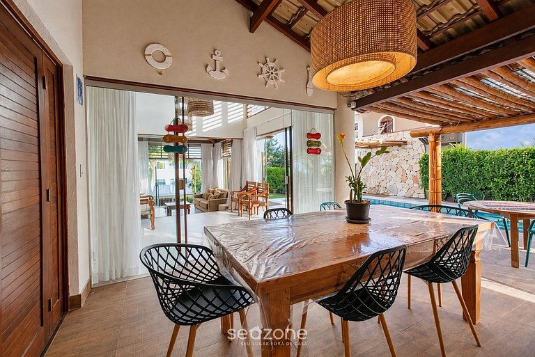 Casa em Cond. c/ Piscina Privativa AJE0002