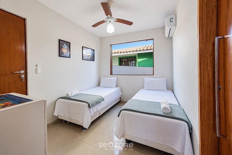Casa em Cond. c/ Piscina Privativa AJE0002