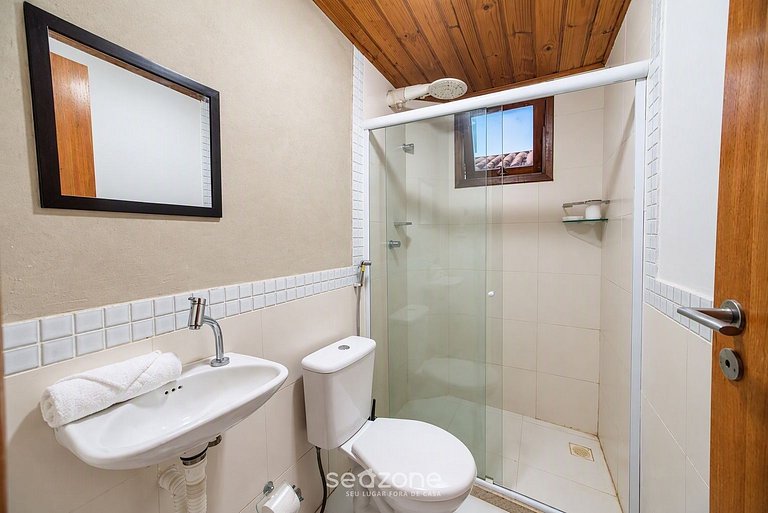 Casa en Condo. c/ Piscina Priv. AJE0002