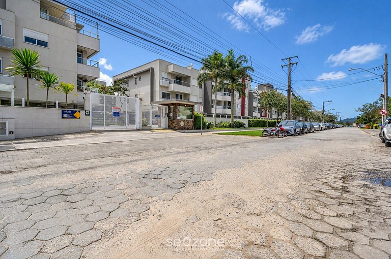 Apto. c/ Balcón en Condo. c/ Piscina RBM0305