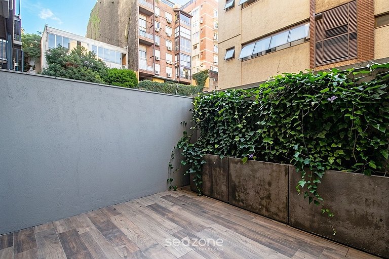Studio em Cond. c/ Piscina e Vista Cid. MVE0204