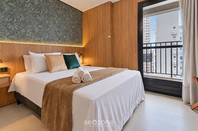 Studio em Cond. c/ Piscina e Vista Cid. HCL2906