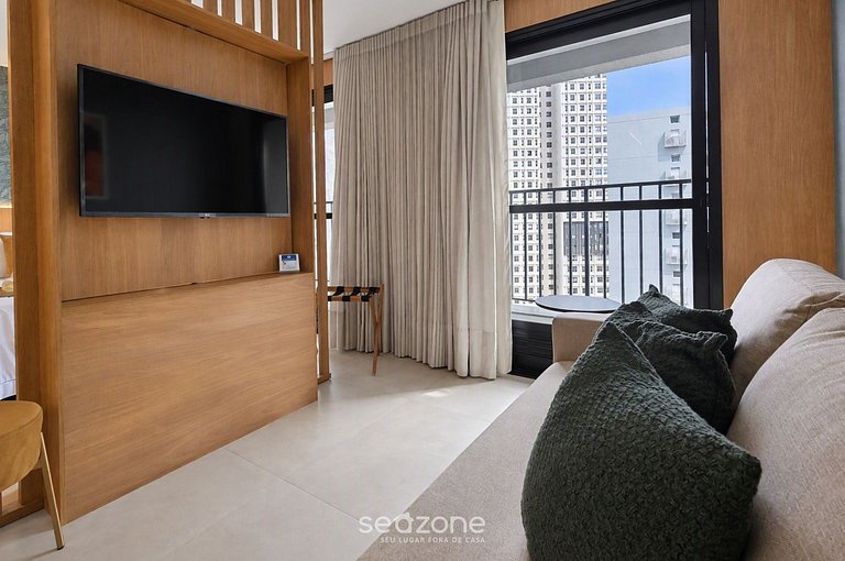 Studio em Cond. c/ Piscina e Vista Cid. HCL2906
