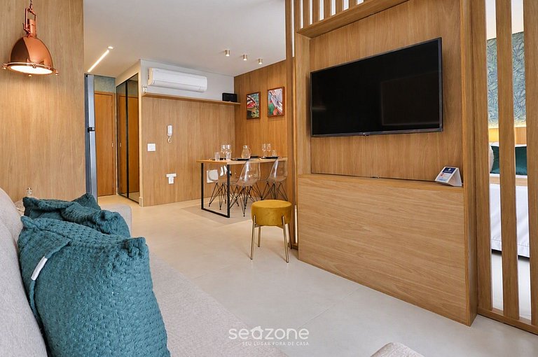 Studio em Cond. c/ Piscina e Vista Cid. HCL2906