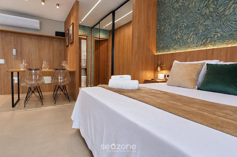 Studio em Cond. c/ Piscina e Vista Cid. HCL2906