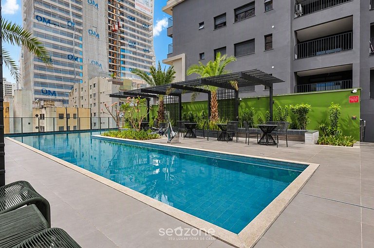 Studio em Cond. c/ Piscina e Vista Cid. HCL2906