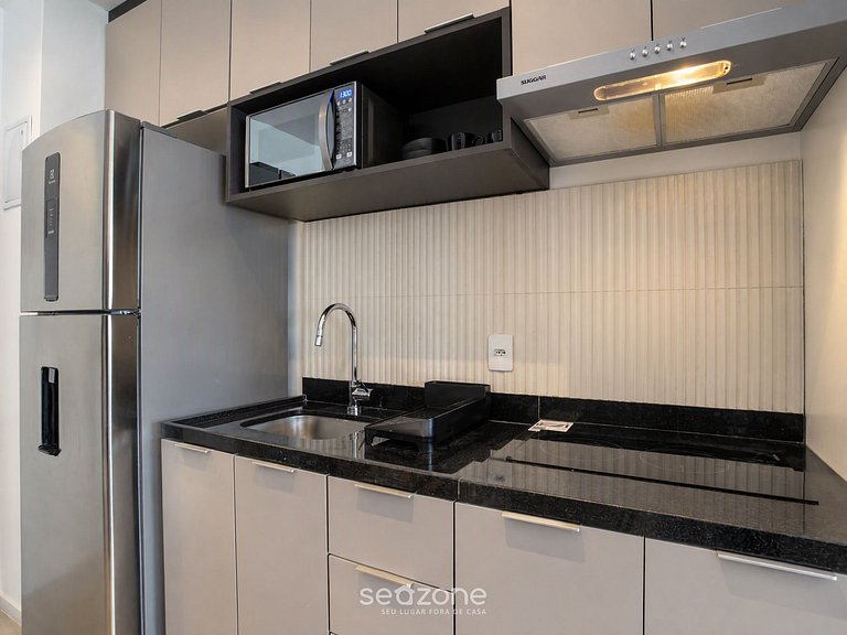 Studio em Cond. c/ Piscina e Vista SOM1511