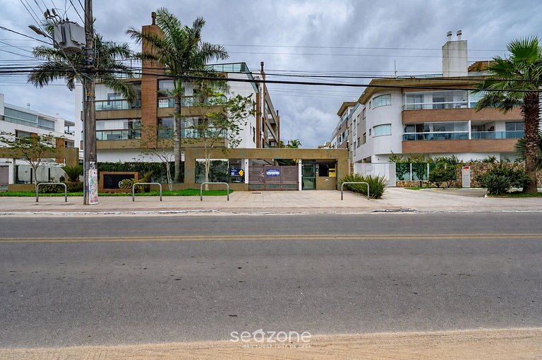 Apto. en Condo. c/ Piscina y parr. LPE0205