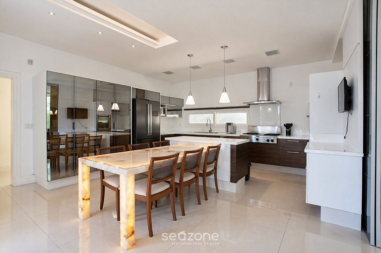 Casa con piscina privada en Jurerê Int. TIR0563