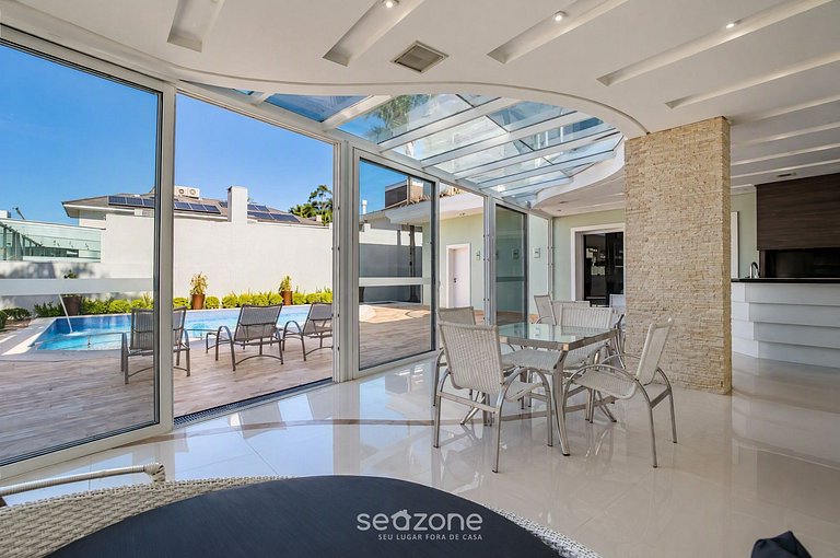 Casa em Cond. c/ Piscina Priv. TIR0563