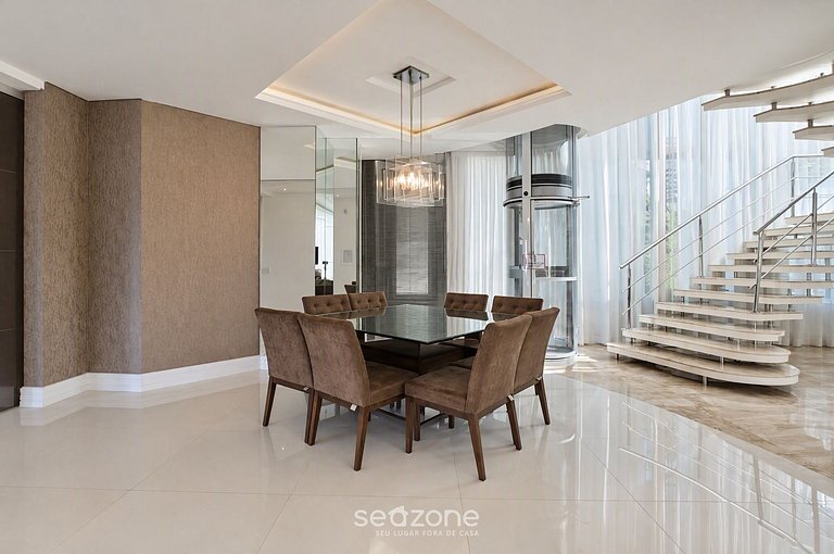 Casa con piscina privada en Jurerê Int. TIR0563