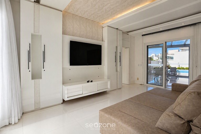 Casa c/ Piscina Priv. em Jurerê Int. TIR0563
