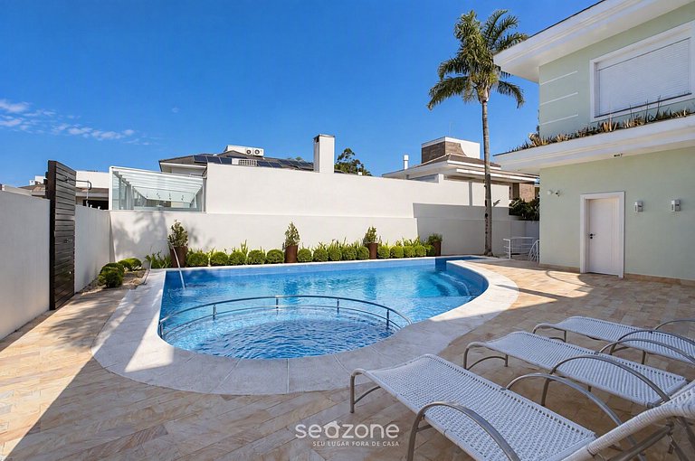 Casa em Cond. c/ Piscina Priv. TIR0563