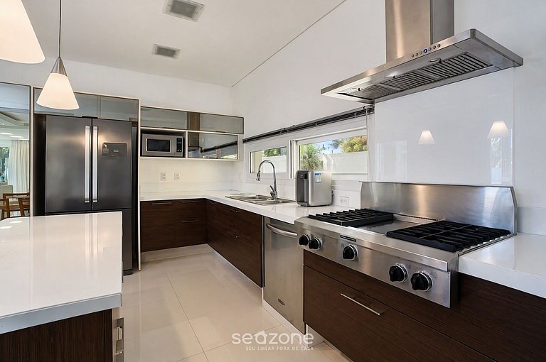 Casa em Cond. c/ Piscina Priv. TIR0563