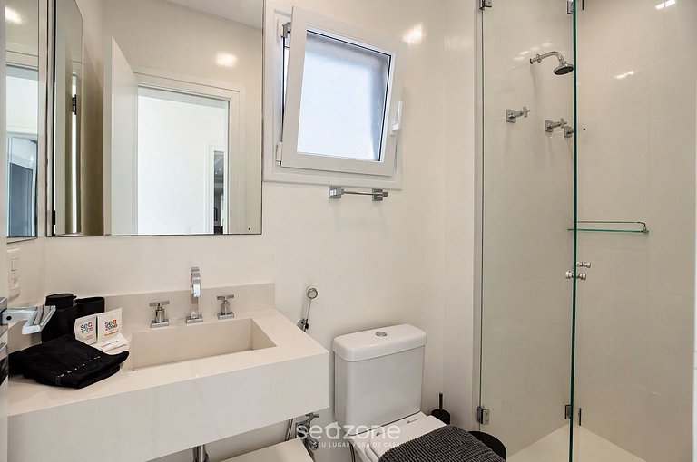 Casa em Cond. c/ Piscina Priv. TIR0563