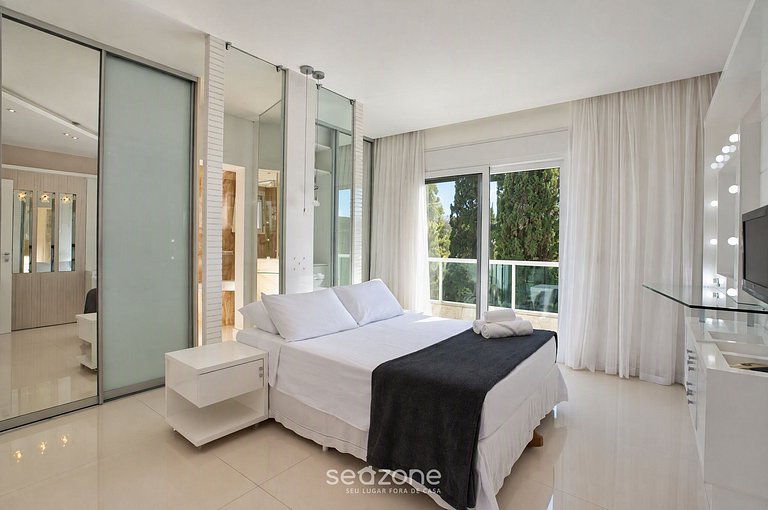 Casa c/ Piscina Priv. em Jurerê Int. TIR0563