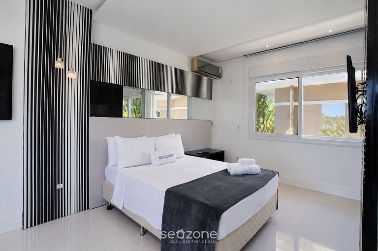 Casa em Cond. c/ Piscina Priv. TIR0563