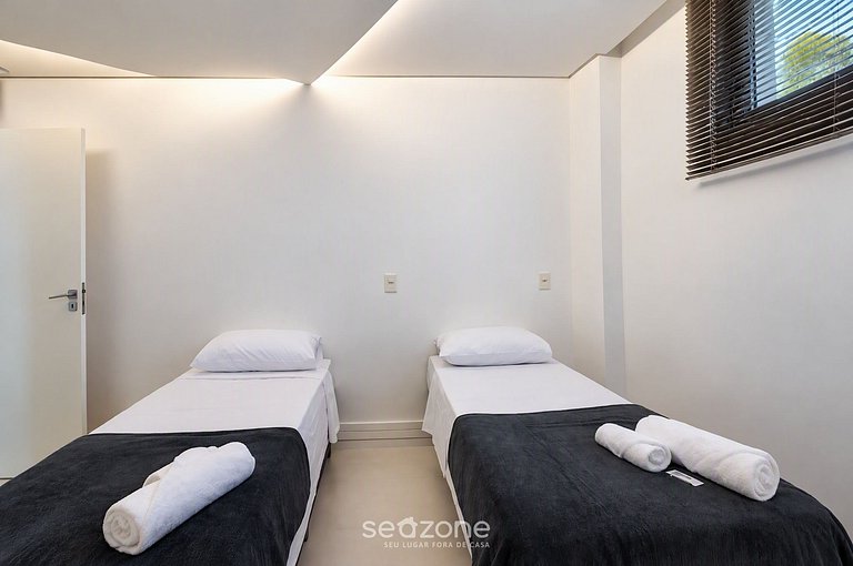 Casa em Cond. c/ Piscina Priv. TIR0563