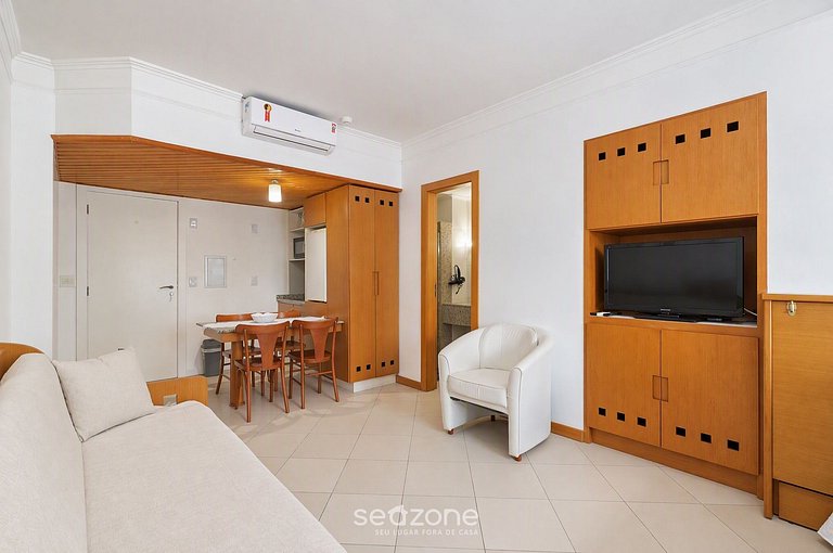 Studio em Cond. c/ Piscina a 400m da Pr SUL1004