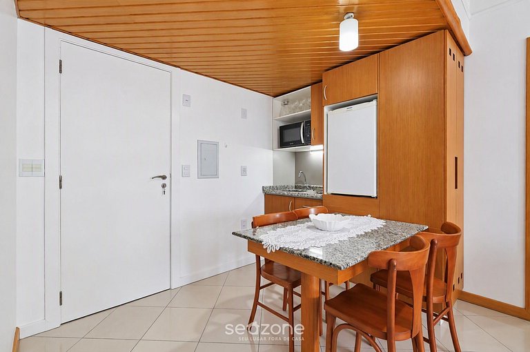 Studio em Cond. c/ Piscina a 950m da Pr SUL1004