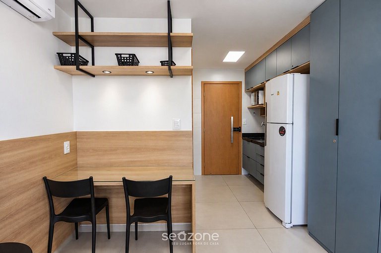 Studio em Cond. c/ Piscina a 480m AZZ0102