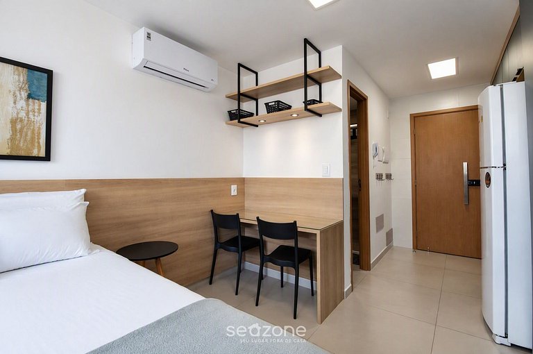 Studio em Cond. c/ Piscina a 480m AZZ0102
