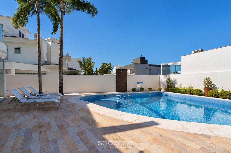 Casa c/ Piscina Priv. em Jurerê Int. TIR0563